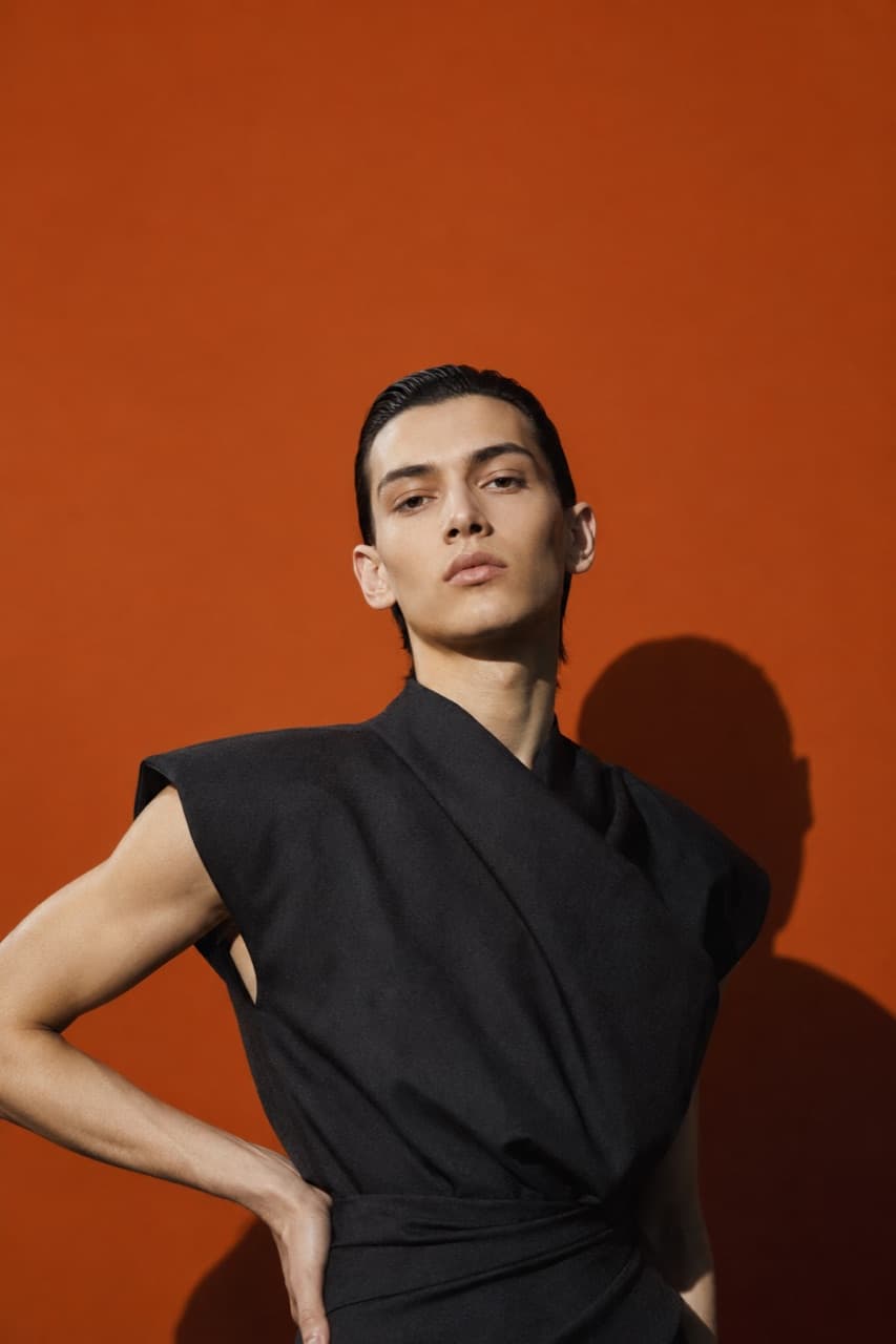 Cover Editorial Studio — contoh hasil prompt